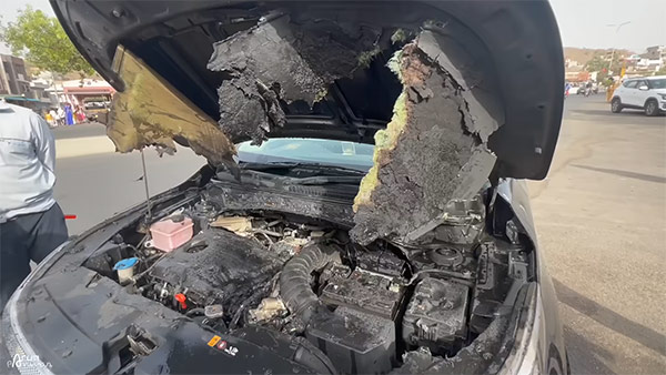 കഷ്ടം തന്നെ മുതലാളി! ഓട്ടത്തിനിടെ Kia Seltos -ന് തീപിടിച്ചു