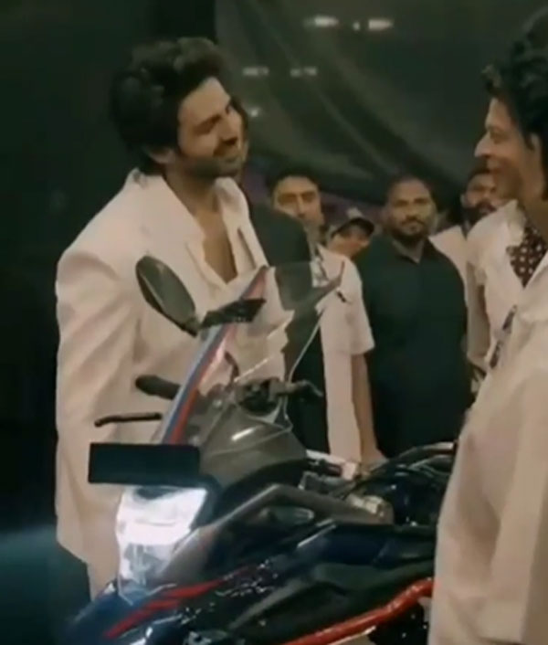 ഇവനും സൂപ്പർസ്റ്റാർ തന്നെ; താരങ്ങളിൽ താരമായി Honda CB 500X