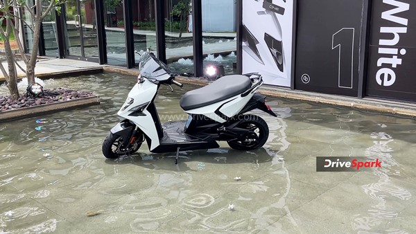 ഫീച്ചറുകളിൽ ധാരാളിത്തവും 200 കി.മീ. റേഞ്ചും; Simple One ഇലക്‌ട്രിക് സ്‌കൂട്ടർ റിവ്യൂ വിശേഷങ്ങൾ