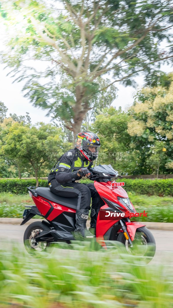 ഫീച്ചറുകളിൽ ധാരാളിത്തവും 200 കി.മീ. റേഞ്ചും; Simple One ഇലക്‌ട്രിക് സ്‌കൂട്ടർ റിവ്യൂ വിശേഷങ്ങൾ