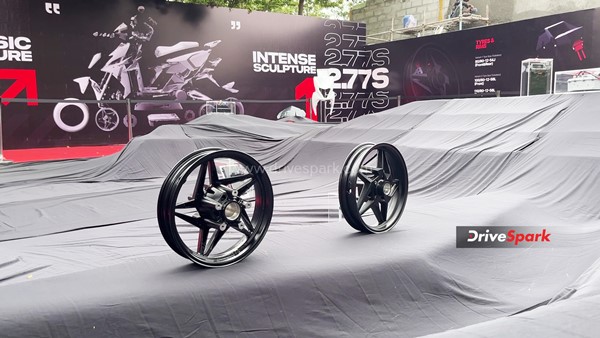 ഫീച്ചറുകളിൽ ധാരാളിത്തവും 200 കി.മീ. റേഞ്ചും; Simple One ഇലക്‌ട്രിക് സ്‌കൂട്ടർ റിവ്യൂ വിശേഷങ്ങൾ