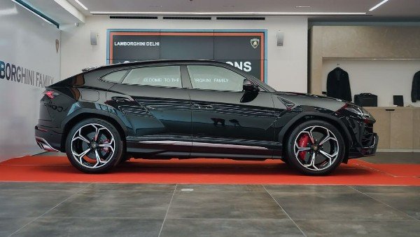 ഒന്നിൽ നിർത്തിയില്ല, രണ്ടാമതും ഒരു Lamborghini Urus വാങ്ങി സെലിബ്രിറ്റി ഗായകൻ ബാദ്ഷാ