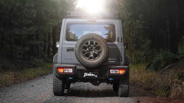 കിടിലൻ ലുക്കിൽ Jimny 4Sport ലിമിറ്റഡ് എഡിഷൻ മോഡലുമായി Suzuki, ഇന്ത്യയിലേക്ക് വരുമോയെന്ന് ആരാധകർ