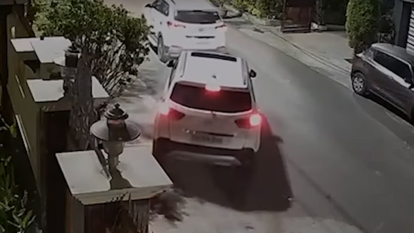 ദേ വന്നു-ദാ പോയി! സിനിമ സ്റ്റൈലിൽ കാർ മോഷ്ടിച്ച് ഹൈടെക്ക് കള്ളന്മാർ; വീഡിയോ