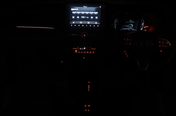 HyRyder മിഡ് സൈസ് എസ്‌യുവി; വേരിയന്റ് തിരിച്ചുള്ള ഫീച്ചറുകളും സവിശേഷതകളും