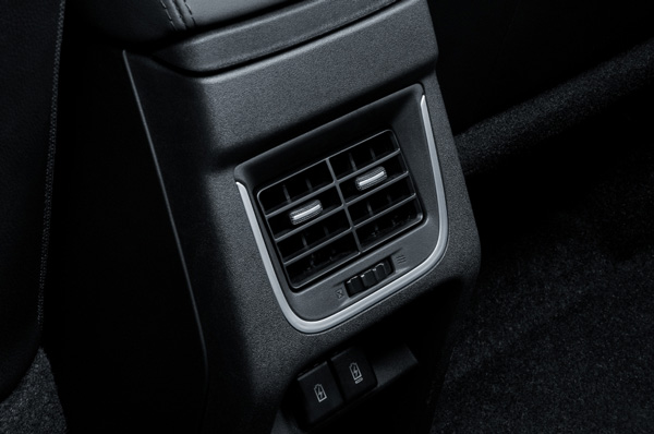 Toyota Hyryder Vs Maruti Grand Vitara; ഇരുമോഡലുകളും തമ്മിലുള്ള പ്രധാന വ്യത്യാസങ്ങള്‍