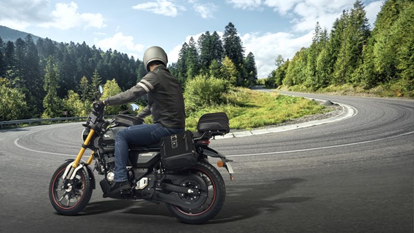 Zeppelin -നും അല്ല Retron -ണും അല്ല Ronin മാത്രം; പുത്തൻ സ്ക്രാംബ്ലർ അവതരിപ്പിച്ച് TVS Zeppelin -നും അല്ല Retron -ണും അല്ല Ronin മാത്രം; പുത്തൻ സ്ക്രാംബ്ലർ അവതരിപ്പിച്ച് TVS