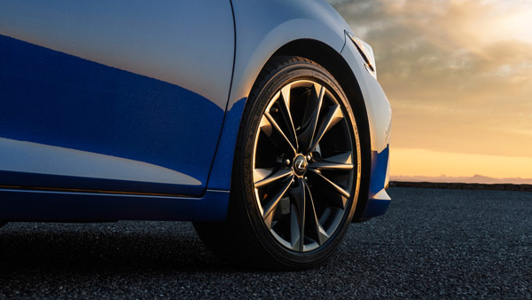 പടച്ചോനേ ഇങ്ങള് കാത്തോളീന്ന് വിളിച്ച് ബേജാറാവണ്ട! ബ്രേക്ക് പൊട്ടിയ കാർ അനായാസം നിർത്താം; വീഡിയോ