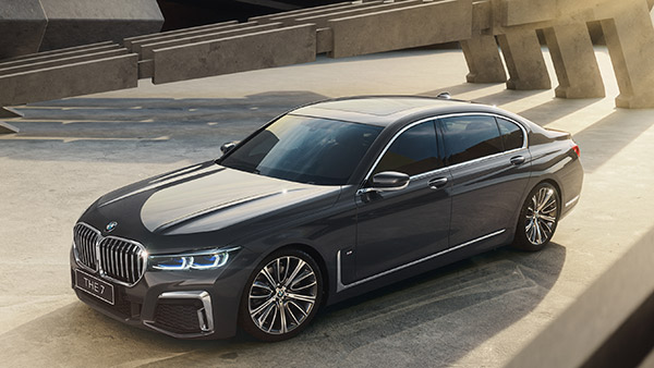 740 Ld അല്ല ഇനി 740 Li; പുത്തൻ BMW 7 -സീരീസിലേക്ക് അപ്പ്ഗ്രേഡ് ചെയ്ത് Sunny Leone