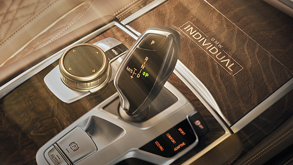 740 Ld അല്ല ഇനി 740 Li; പുത്തൻ BMW 7 -സീരീസിലേക്ക് അപ്പ്ഗ്രേഡ് ചെയ്ത് Sunny Leone