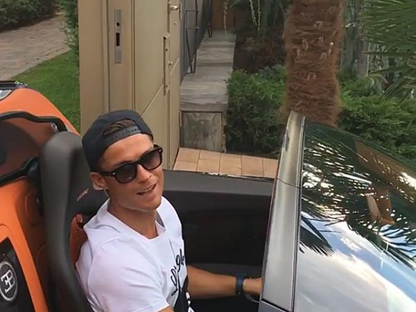 ക്രിസ്റ്റ്യാനോ സ്വന്തമാക്കിയ ആദ്യ കാർ ഇതാണ്; സൂപ്പർ കാറുകൾക്കിടയിൽ ആ 'നോർമൽ' കാറിനെ കുറിച്ചറിയാം