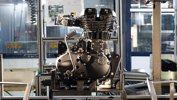 ചിൽ സാറാ ചിൽ! ചൂടന്മാരായ എഞ്ചിനുകളെ തണുപ്പിക്കാനുള്ള വ്യത്യസ്ത വിദ്യകൾ