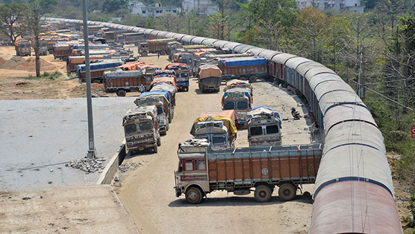 3.5 കിലോമീറ്റർ നീളമുള്ള ട്രെയിൻ, രാജ്യത്തെ നീളംകൂടിയ തീവണ്ടിയായി സൂപ്പർ വാസുകി