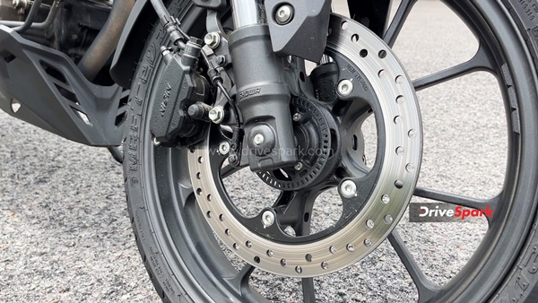 സ്ട്രീറ്റുകൾ കീഴ്പ്പെടുത്താൻ തയ്യാറെടുത്ത് Honda; പുത്തൻ CB300F -ന്റെ റിവ്യൂ വിശേഷങ്ങൾ