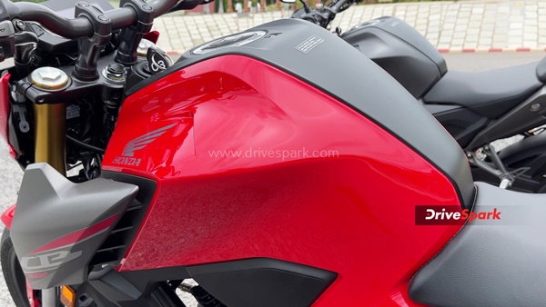 സ്ട്രീറ്റുകൾ കീഴ്പ്പെടുത്താൻ തയ്യാറെടുത്ത് Honda; പുത്തൻ CB300F -ന്റെ റിവ്യൂ വിശേഷങ്ങൾ