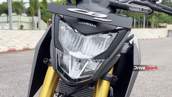 സ്ട്രീറ്റുകൾ കീഴ്പ്പെടുത്താൻ തയ്യാറെടുത്ത് Honda; പുത്തൻ CB300F -ന്റെ റിവ്യൂ വിശേഷങ്ങൾ