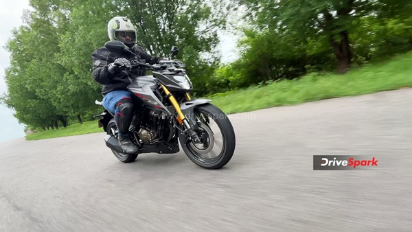 സ്ട്രീറ്റുകൾ കീഴ്പ്പെടുത്താൻ തയ്യാറെടുത്ത് Honda; പുത്തൻ CB300F -ന്റെ റിവ്യൂ വിശേഷങ്ങൾ