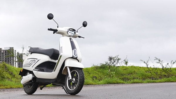 വില 1 ലക്ഷം രൂപ, റേഞ്ച് 200 കി.മീ; പുതിയ JeetX ഇലക്‌ട്രിക് സ്‌കൂട്ടർ അവതരിപ്പിച്ച് iVOOMi