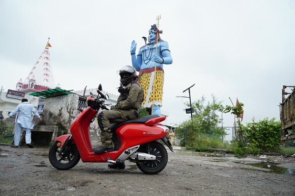 കന്യാകുമാരി മുതൽ കാശ്മീർ വരെ ബൗൺസ് ഇലക്‌ട്രിക് സ്കൂട്ടറിൽ; ചരിത്രം കുറിച്ച് ഒരു മംഗലാപുരംകാരൻ