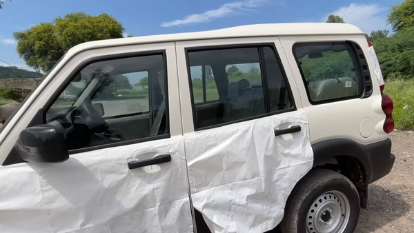 ഇൻഫൊടെയിൻമെന്റ് സിസ്റ്റം പോലും ഇല്ലെന്നേ! Scorpio Classic ബേസ് മോഡലിനെ Mahindra ഒരുക്കിയിരിക്കുന്നത് ഇങ്ങനെ