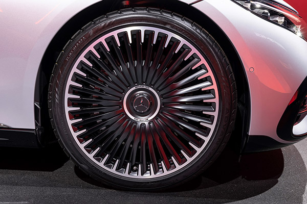 AMG EQS 53 4Matic+ ഇലക്ട്രിക് സെഡാനെ അവതരിപ്പിച്ച് Mercedes Benz; വില 2.45 കോടി രൂപ