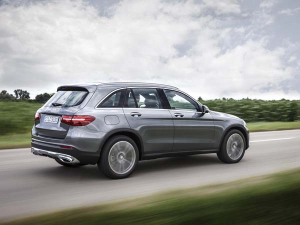 BMW മുതൽ Land Rover വരെ; വിജയ് ദേവരകൊണ്ടയുടെ കാർ ശേഖരം 