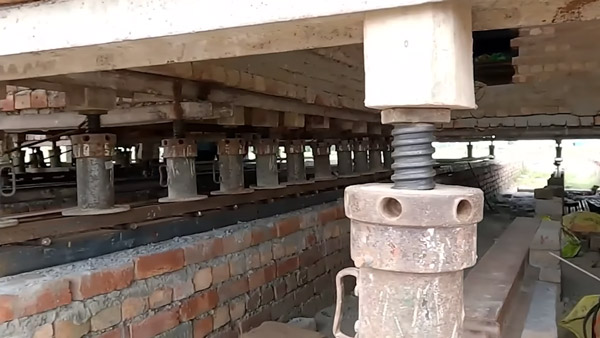 'സഞ്ചരിക്കുന്ന വീട്'; എക്‌സ്പ്രസ്‌വേക്കായി അരക്കോടി മുടക്കി വീട് മാറ്റുന്നൊരു പഞ്ചാബുകാരന്‍