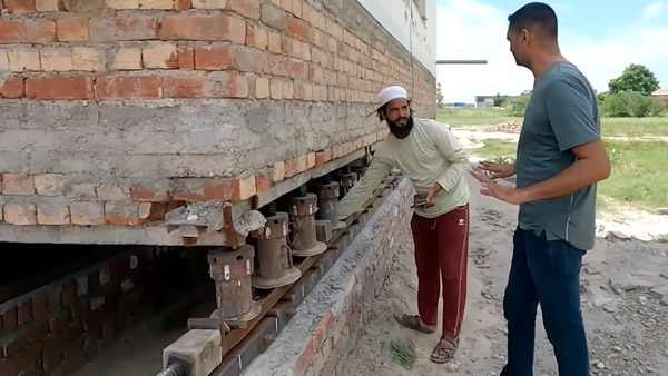 'സഞ്ചരിക്കുന്ന വീട്'; എക്‌സ്പ്രസ്‌വേക്കായി അരക്കോടി മുടക്കി വീട് മാറ്റുന്നൊരു പഞ്ചാബുകാരന്‍