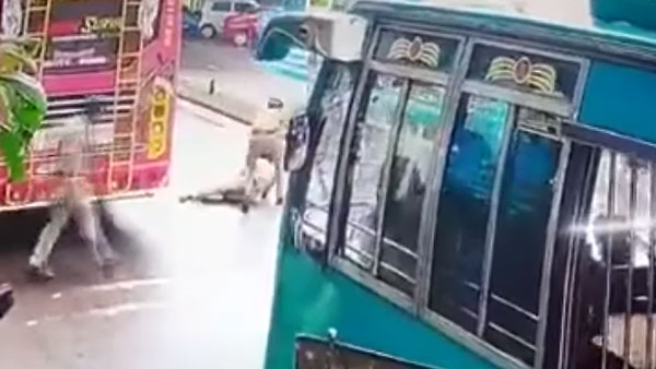 റോഡ് മുറിച്ച കടക്കവേ വനിതാ പൊലീസുകാരിയെ ഇടിച്ച് തെറിപ്പിച്ച് സ്കൂട്ടർ യാത്രികൻ; ഞെട്ടിപ്പിക്കുന്ന ദൃശ്യങ്ങൾ കാണാം