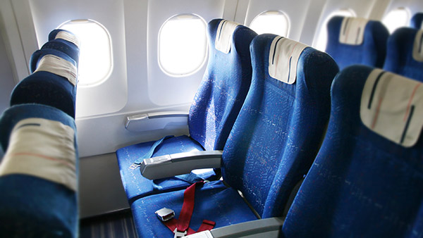 എന്തുകൊണ്ടാകാം വിമാനത്തിന് റിയര്‍-ഫെയിസിംഗ് സീറ്റുകള്‍ ഇല്ലാത്തത്, ചിന്തിച്ചിട്ടുണ്ട?