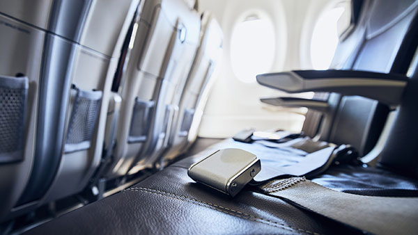 കാറില്‍ മുഴുവന്‍ സമയവും സീറ്റ് ബെല്‍റ്റ് ധരിക്കാറില്ലേ?; എന്തുകൊണ്ട് വിമാനത്തിലും ആയിക്കൂട?