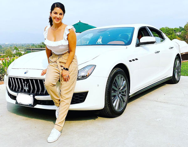 740 Ld അല്ല ഇനി 740 Li; പുത്തൻ BMW 7 -സീരീസിലേക്ക് അപ്പ്ഗ്രേഡ് ചെയ്ത് Sunny Leone