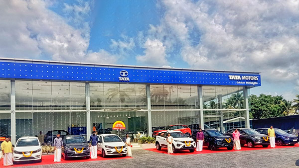 ചിങ്ങത്തോട് അനുബന്ധിച്ച് 1001 കാറുകൾ കേരളത്തിൽ വിതരണത്തിന് എത്തിച്ച് ടാറ്റ മോട്ടോർസ്
