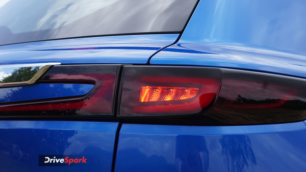 മിഡ്-സൈസ് എസ്‌യുവി സെഗ്മെന്റ് ഇളക്കി മറിക്കുമെന്നുറപ്പ്, Toyota Urban Cruiser Hyryder റിവ്യൂ വിശേഷങ്ങൾ