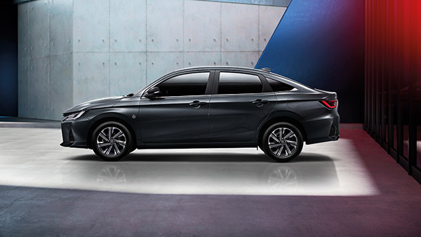 കാഴ്ച്ചയിൽ സുന്ദരൻ, ഫീച്ചറിൽ ധാരാളി! യാരിസിന്റെ പുതുതലമുറ മോഡലുമായി അവതരിച്ച് Toyota 