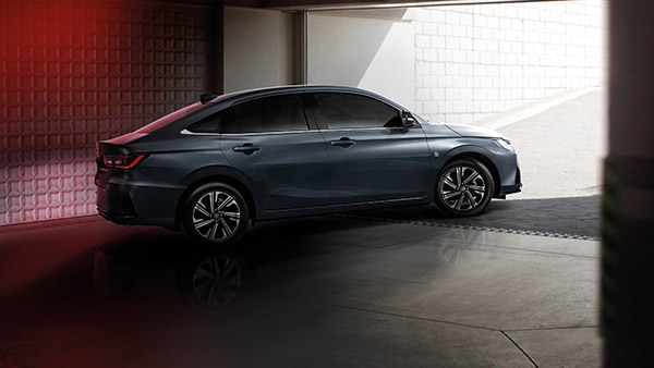 കാഴ്ച്ചയിൽ സുന്ദരൻ, ഫീച്ചറിൽ ധാരാളി! യാരിസിന്റെ പുതുതലമുറ മോഡലുമായി അവതരിച്ച് Toyota 