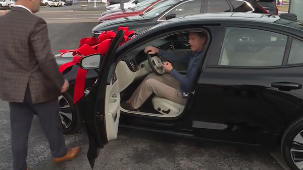 Vovlo 740 GLEയില്‍ 16 ലക്ഷം കി.മീ പൂര്‍ത്തിയാക്കി; കസ്റ്റമര്‍ക്ക് പുത്തന്‍ കാര് സമ്മാനിച്ച് വോള്‍വോ 