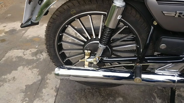 യമഹ RX100 പ്രേമികളേ ഇതിലേ; നിങ്ങളുടെ പ്രിയ വാഹനത്തിന്റെ നിര്‍മാണം കാണാം