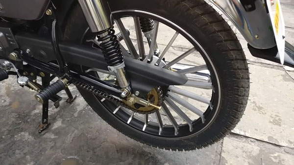 യമഹ RX100 പ്രേമികളേ ഇതിലേ; നിങ്ങളുടെ പ്രിയ വാഹനത്തിന്റെ നിര്‍മാണം കാണാം