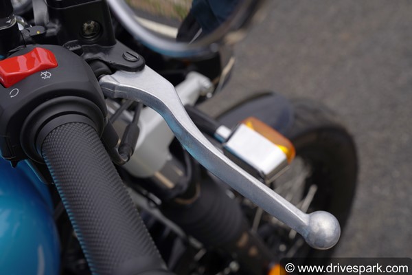 ചിന്തിച്ചിട്ടുണ്ടോ എന്തുകൊണ്ടാണ് മോട്ടോര്‍സൈക്കിളുകള്‍ക്ക് രണ്ട് വ്യത്യസ്ത ബ്രേക്കുകള്‍ നല്‍കിയിരിക്കുന്നതെന്ന്?