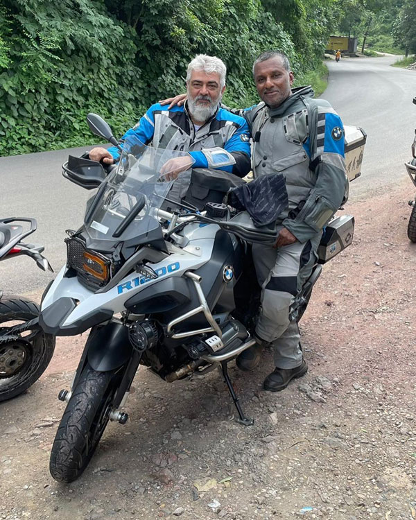 ആളറിയാതെ സഹായം ചോദിച്ച് ആരാധകന്‍; ഇറങ്ങിച്ചെന്ന് 'മെക്കാനിക്ക്' ആയി തിളങ്ങി അജിത്ത്