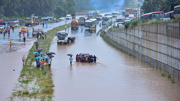 പ്രളയം ബാധിച്ച സെക്കന്ഡ് ഹാന്ഡ് കാറുകള് എങ്ങിനെ തിരിച്ചറിയാം? പ്രളയം ബാധിച്ച സെക്കന്ഡ് ഹാന്ഡ് കാറുകള് എങ്ങിനെ തിരിച്ചറിയാം?