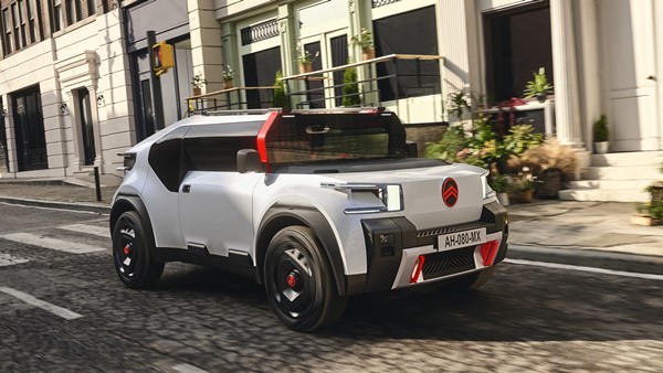 ലുക്സിൽ വ്യത്യസ്തം വർക്കിൽ വിസ്മയം! 400 കി.മീ റേഞ്ചുമായി Oli ഇവി കൺസെപ്റ്റ് അവതരിപ്പിച്ച് Citroen