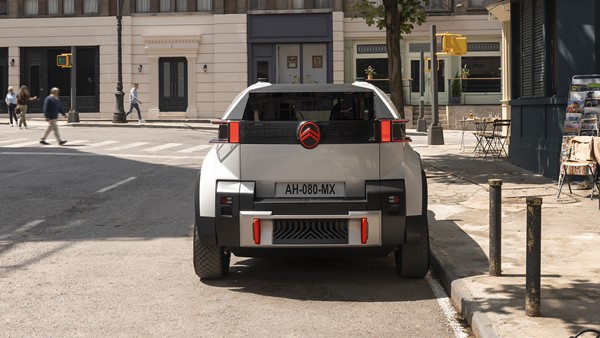 ലുക്സിൽ വ്യത്യസ്തം വർക്കിൽ വിസ്മയം! 400 കി.മീ റേഞ്ചുമായി Oli ഇവി കൺസെപ്റ്റ് അവതരിപ്പിച്ച് Citroen