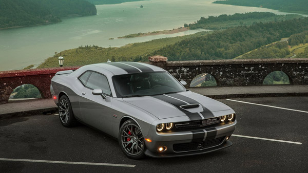 സ്‌കൂള്‍ കോമ്പൗണ്ടില്‍ അഭ്യാസം; ഗള്‍ഫ് രജസ്‌ട്രേഷന്‍ Dodge Challenger SRT പിടികൂടി