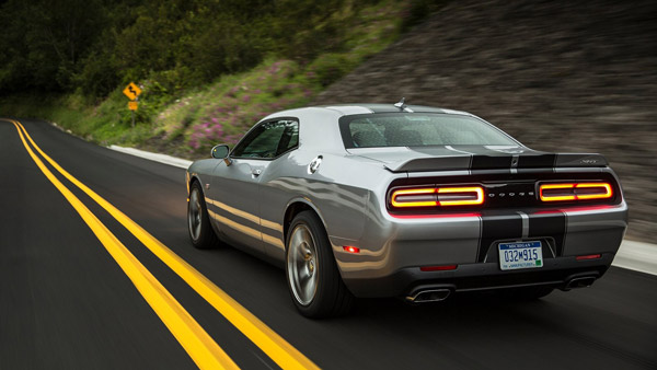 സ്‌കൂള്‍ കോമ്പൗണ്ടില്‍ അഭ്യാസം; ഗള്‍ഫ് രജസ്‌ട്രേഷന്‍ Dodge Challenger SRT പിടികൂടി