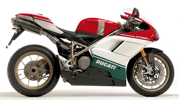 7 വര്‍ഷത്തെ കൊച്ചി കസ്റ്റംസ് വളപ്പിലെ ഇരുപ്പ് അവസാനിപ്പിച്ച് അപൂര്‍വ മോഡല്‍ ഡ്യുക്കാട്ടി 1098 S