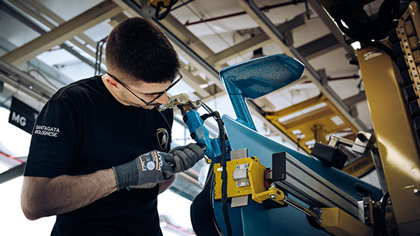 Aventador V12-ന്റെ പ്രൊഡക്ഷന്‍ അവസാനിപ്പിച്ചു; അവസാന യൂണിറ്റ് പുറത്തിറക്കി Lamborghini