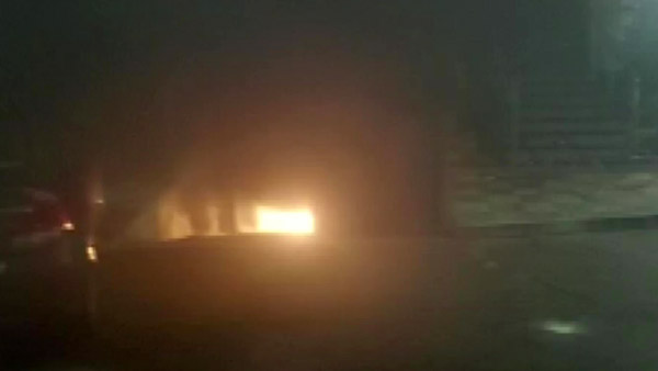 ഇവി ഷോറൂമിലുണ്ടായ തീപിടിത്തത്തില്‍ എട്ട് മരണം; ചർച്ചയായി സുരക്ഷ ആശങ്ക 