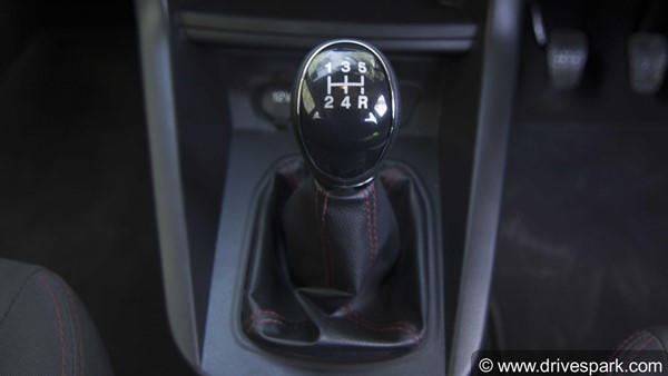 ഇക്കാര്യങ്ങൾ കണ്ടില്ലെന്ന് നടിക്കല്ലേ... സാധാരണയായി കാണുന്ന ഗിയർബോക്‌സ് തകരാറുകൾ 